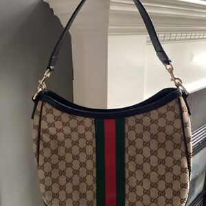 😍🎁AUTHENTIC!! BNNT! GUCCI GG Canvas Web Sherry Shoulder Bag.
